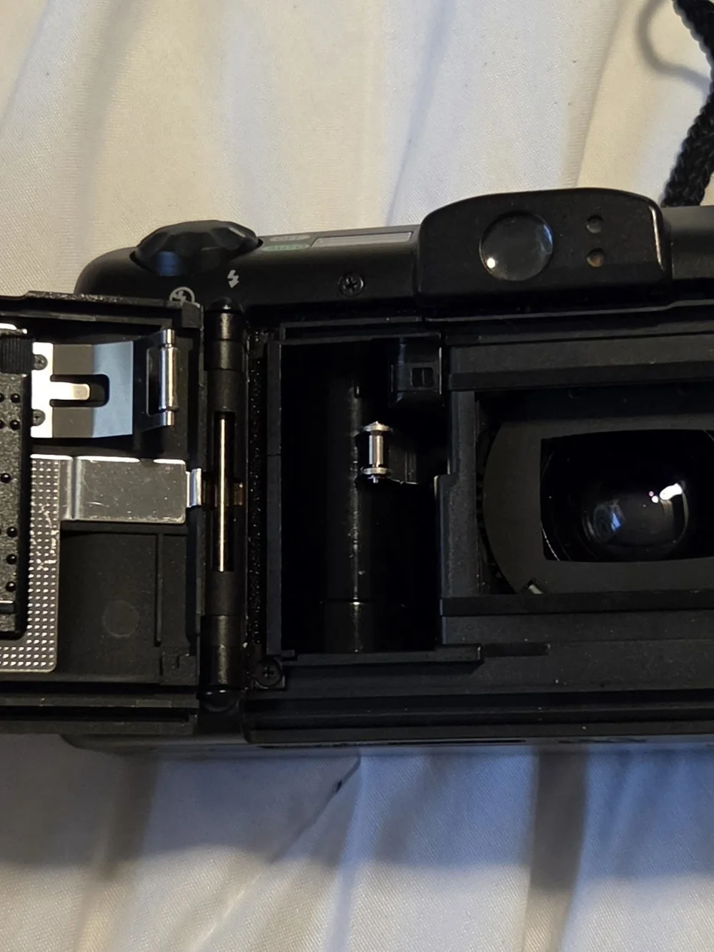 Canon 38-105mm Zoom Point-and-Shoot Camera - Black & Silver